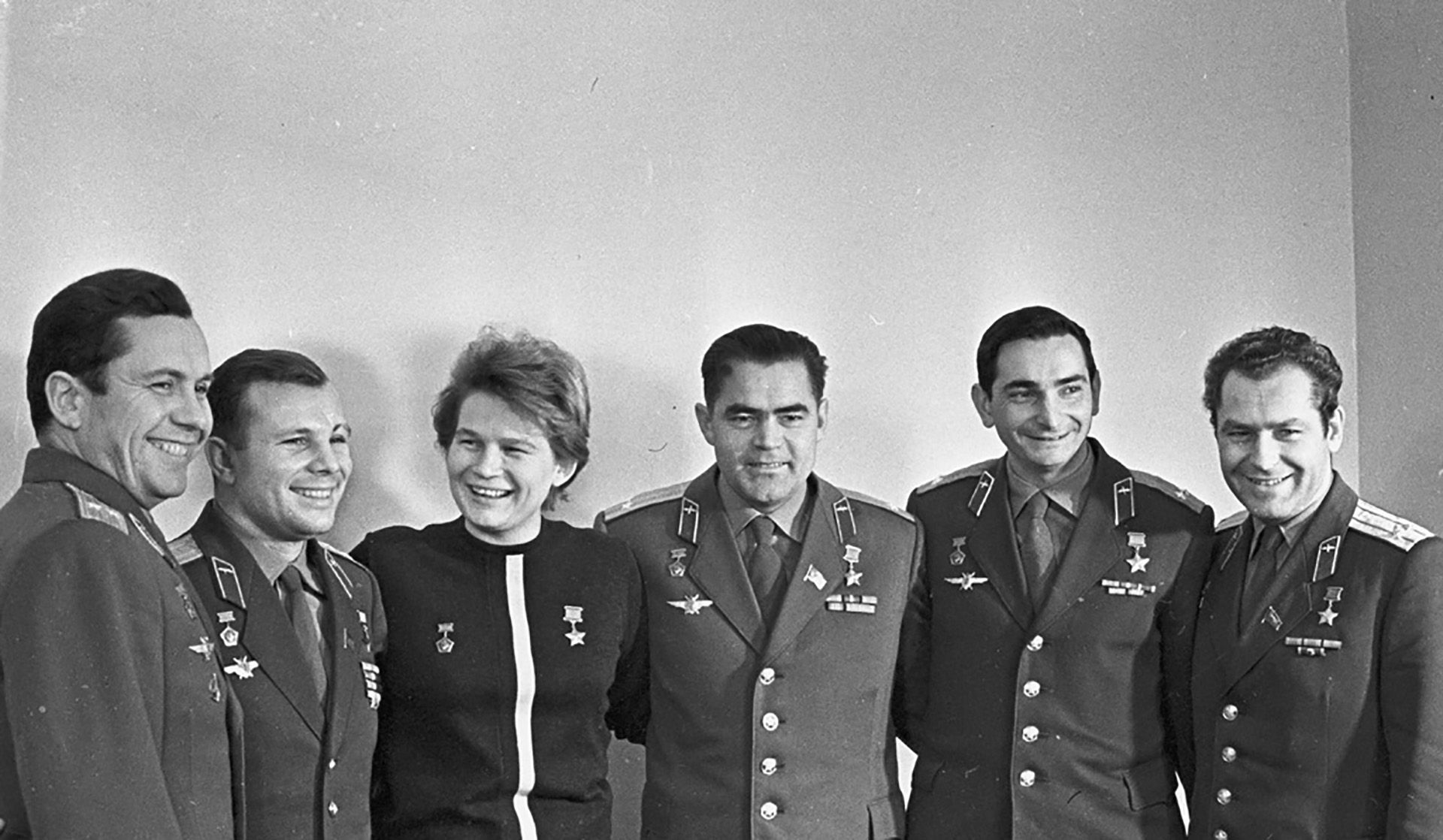 astronautas soviéticos gagarin Tereshkova carrera espacial Guerra Fría