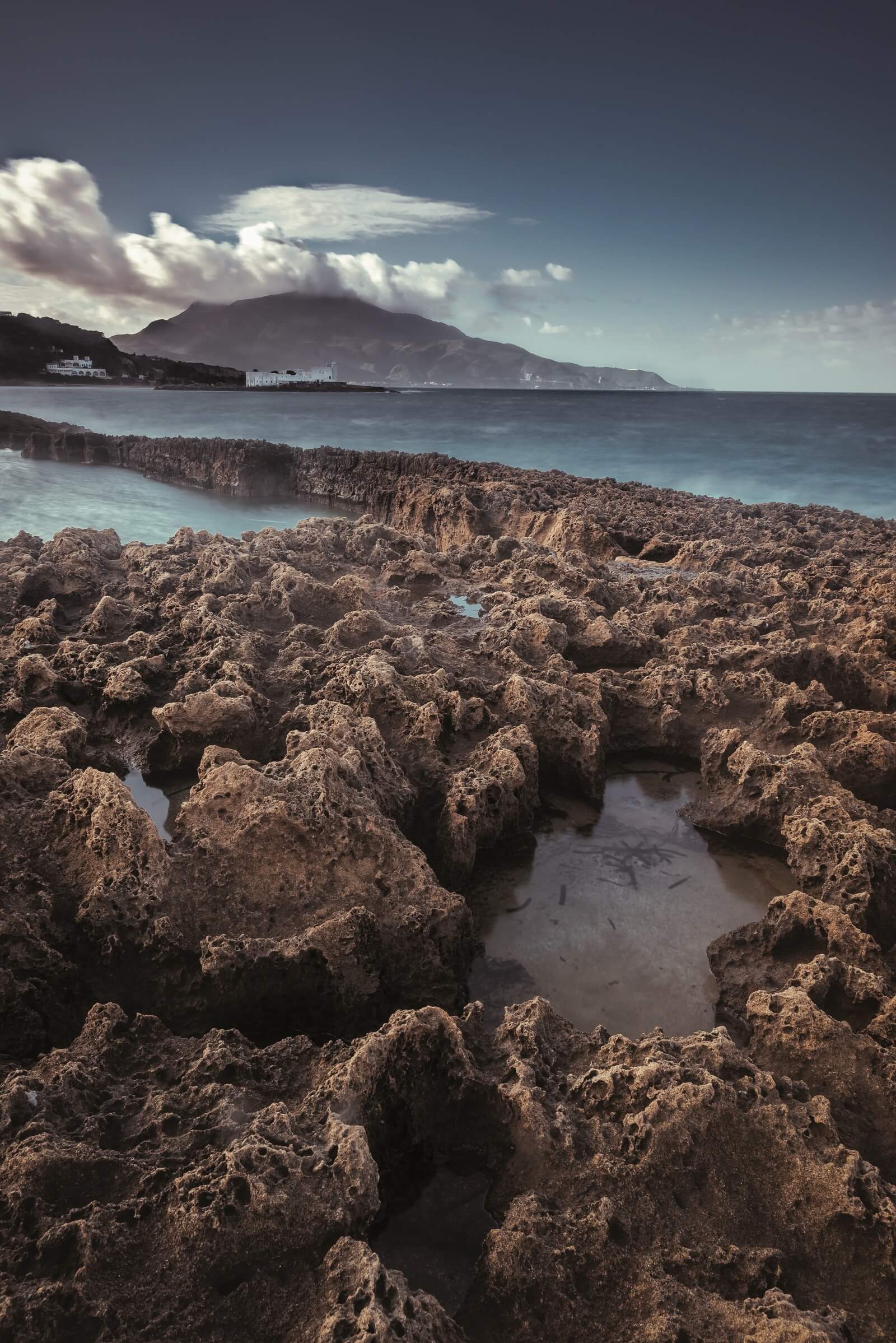 Costa de Tipaza, con el monte Chenoua al fondo