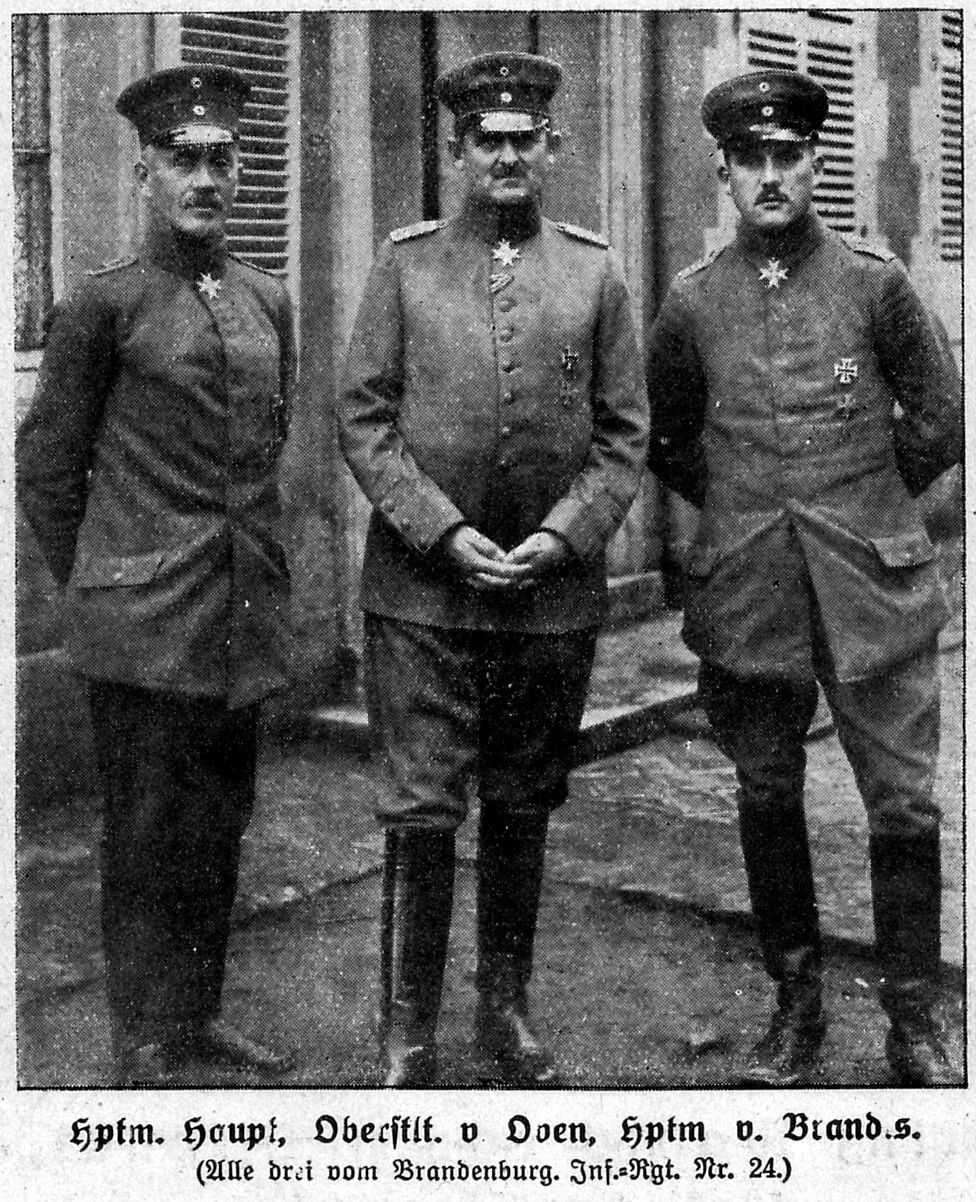 El capitán Hans-Joachim Haupt, el teniente coronel von Oven y el capitán Cordt von Brandis
